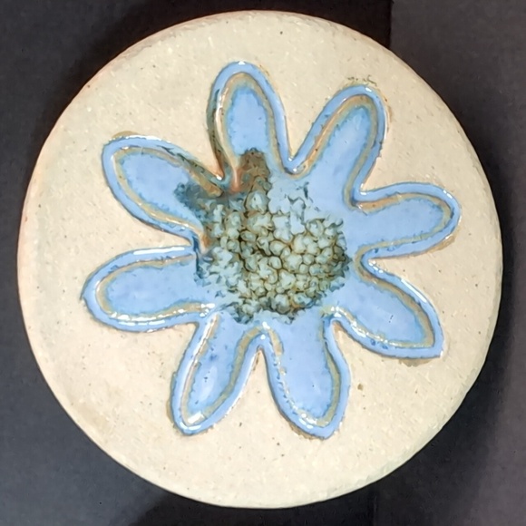 Lot of 2 Ceramic Pottery Decorative Coasters with Blue Glazed Butterfly/Flower. - Picture 3 of 7